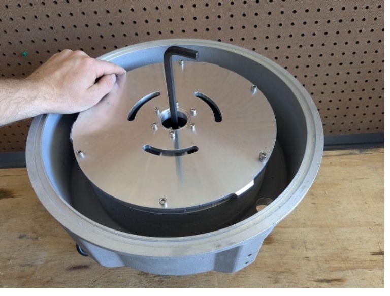Bowl assembly installed onto centrifuge housing bowl mount