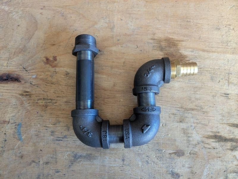 P-trap fitting assembly for clean oil drain