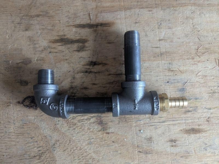 Chimney T-fitting assembly for dirty oil drain